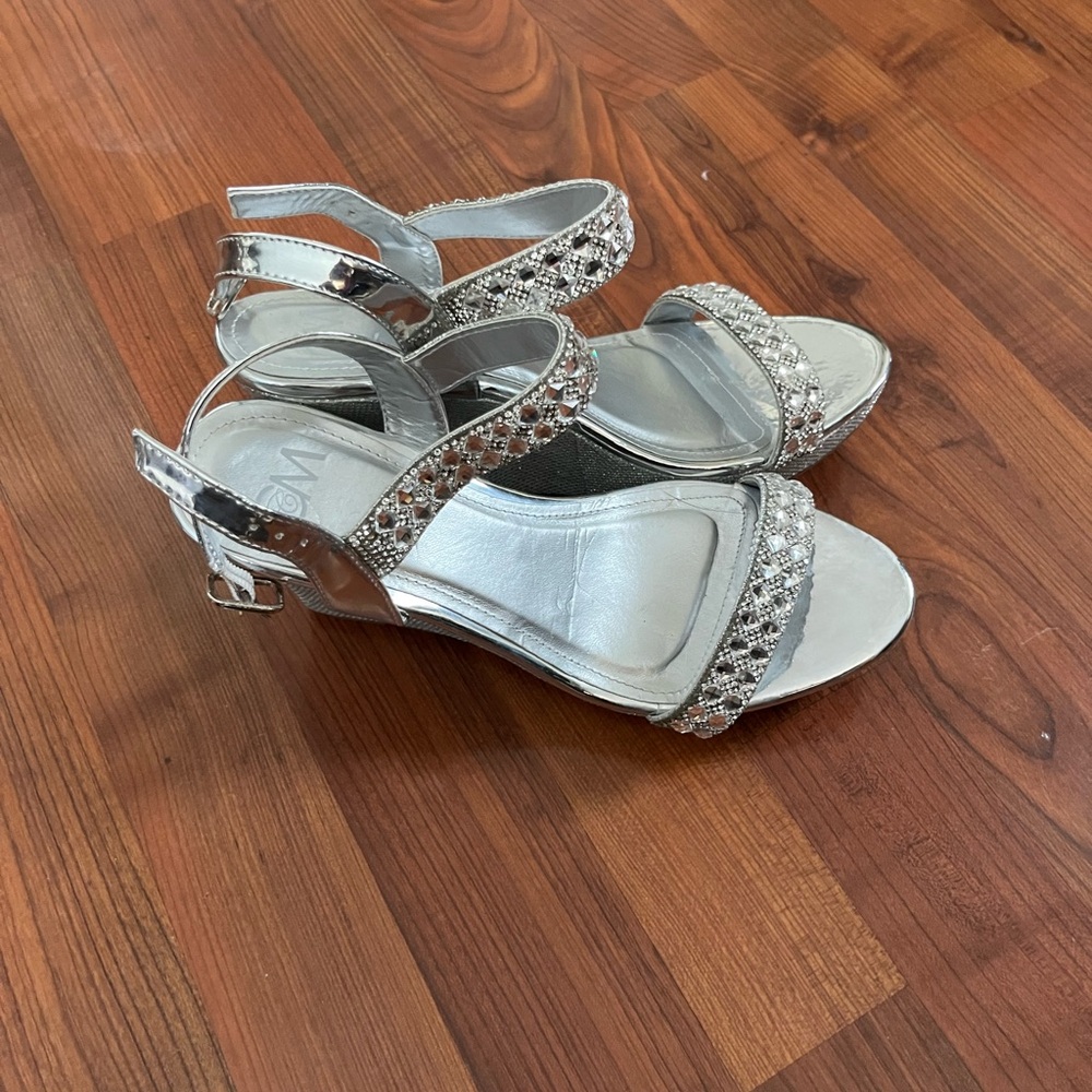 Elegant Silver Women's Sandals